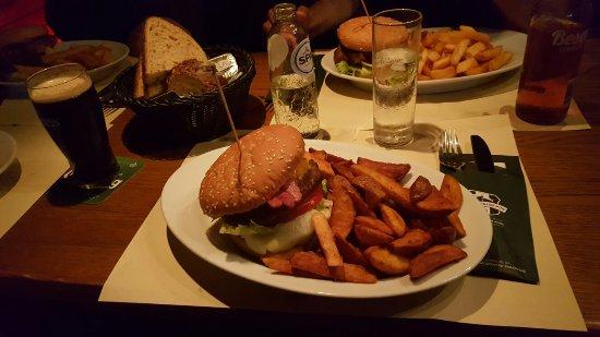 Kelly's Irish Pub