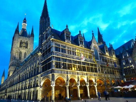de Grote Markt van Ieper
