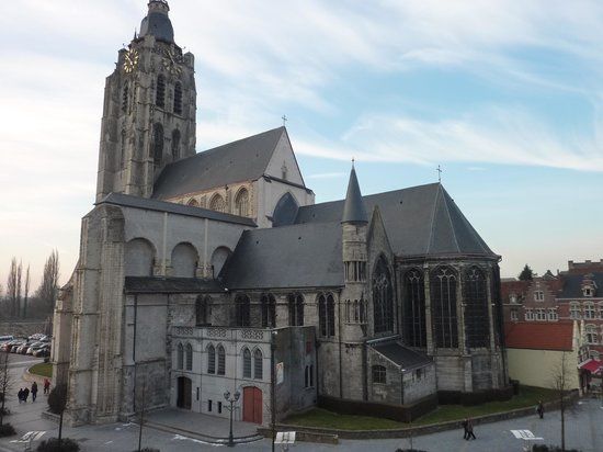 de Sint-Walburgakerk